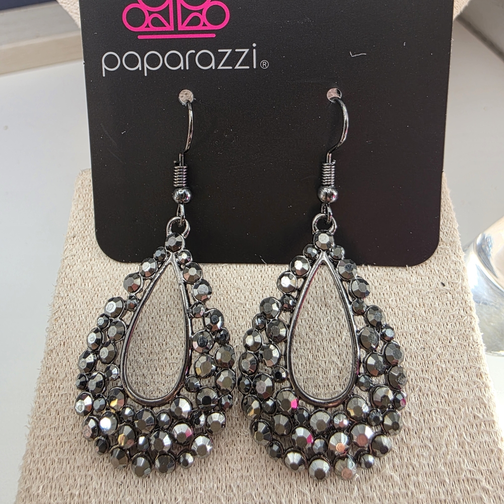Paparazzi Metallic Teardrop Earrings (362)